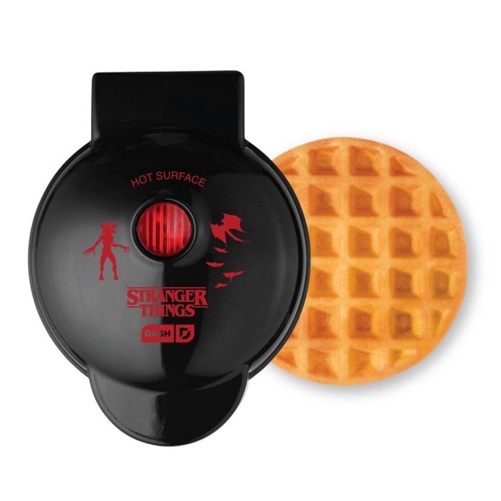 Stranger Things Dash Limited Ed. MINI WAFFLE MAKER Ceramic Nonstick NEW IN BOX - Picture 2 of 13